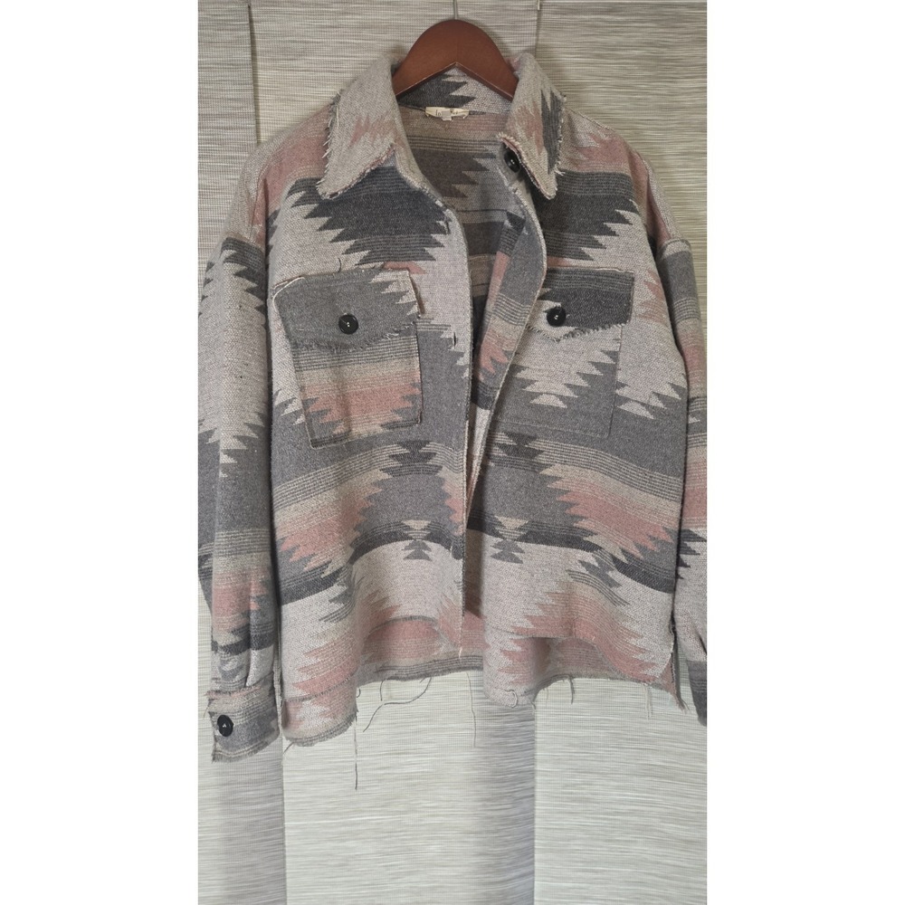 La Miel Aztec Southwestern Shacket Gray Pink Raw Hem Shirt Jacket Small